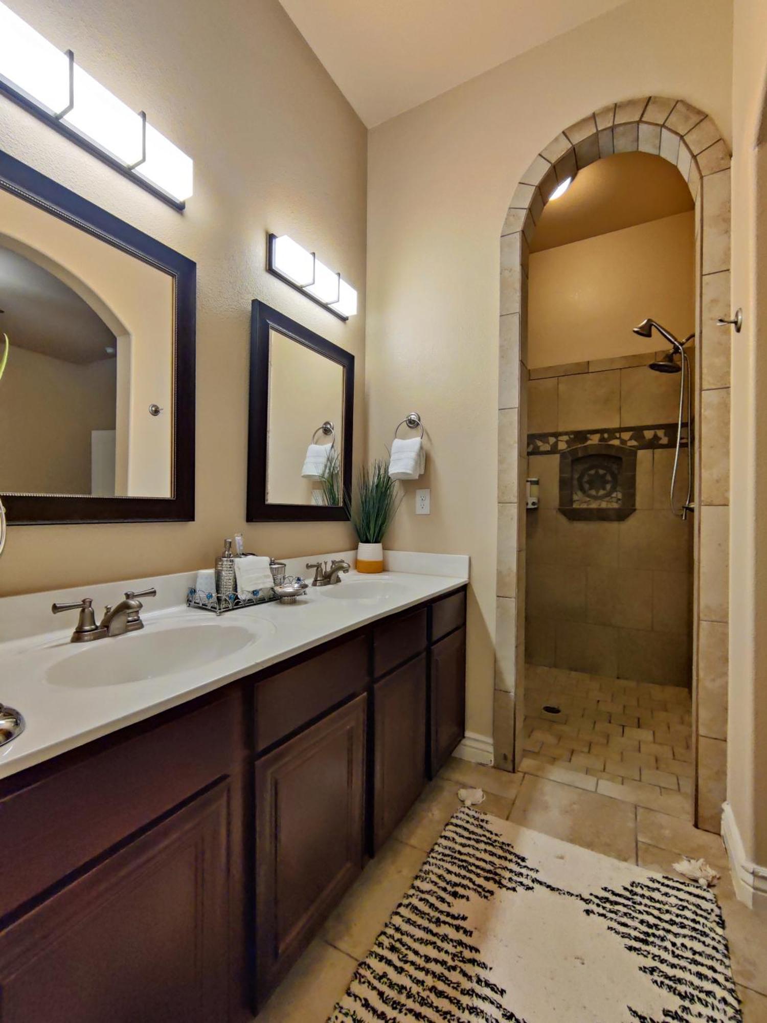 Wonderful, Plush & Luxurious 3 Bed Сasa de vacaciones *